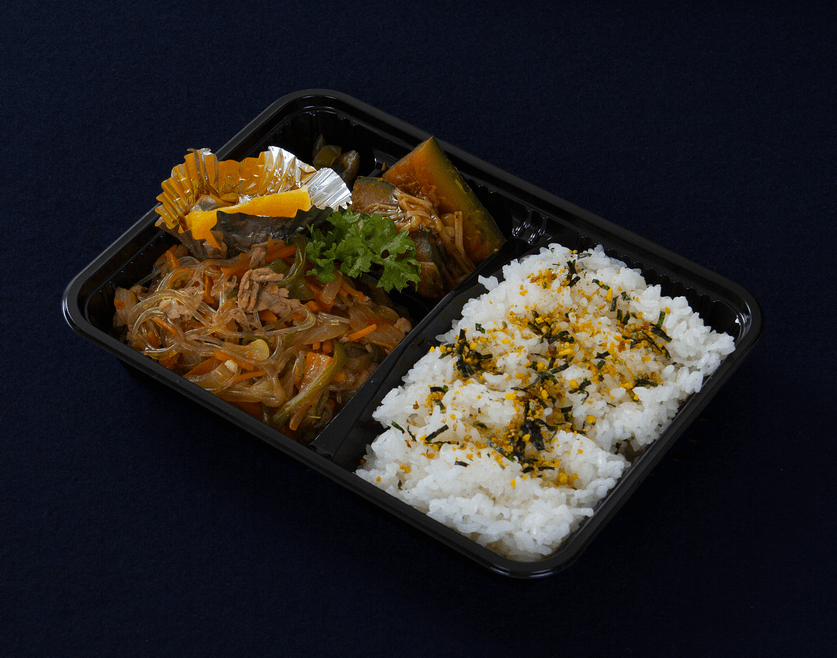 2021/08/25
ご支援をいただきありがとうございます。
今日は『ご飯もりもりたっぷりチャプチェ』のお弁当です。💪 2021/08/25
