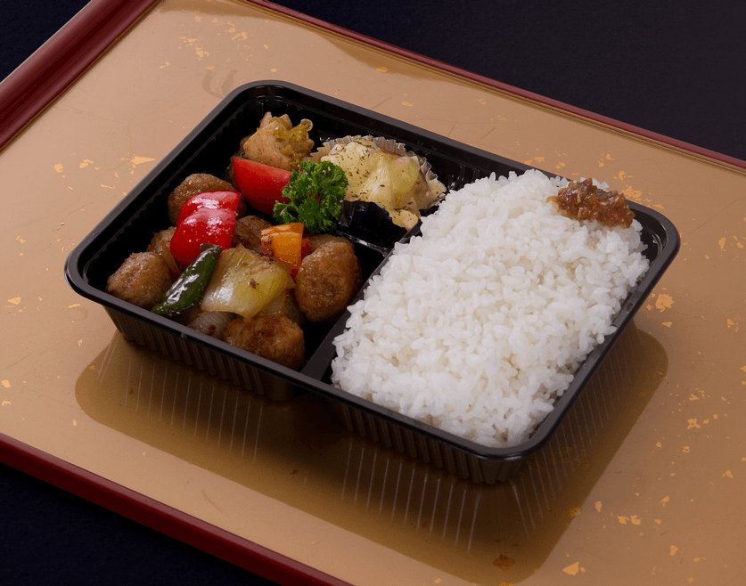 2021/09/11
今日は肉団子と野菜の照焼きをメインにさつま芋のグラタンと茄子と豆腐の揚げ揚げびたしのお弁当です。😊 たっぷりご飯でお召し上がりください!💪 2021/09/11