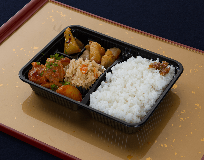 今日は鶏とポテトのオーロラソースをメインに大根と油揚げの煮物、大学芋を詰めたお弁当です。🍱 2021/09/17