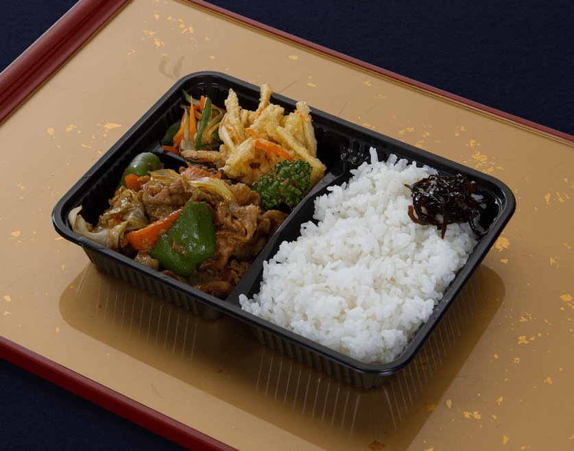 今日のお弁当は『回鍋肉とガネ、キュウリとニンジンの酢の物』です!🍱 久しぶりの青空が嬉しい一日でしたね。お疲れさまでした。😊 2021/09/18