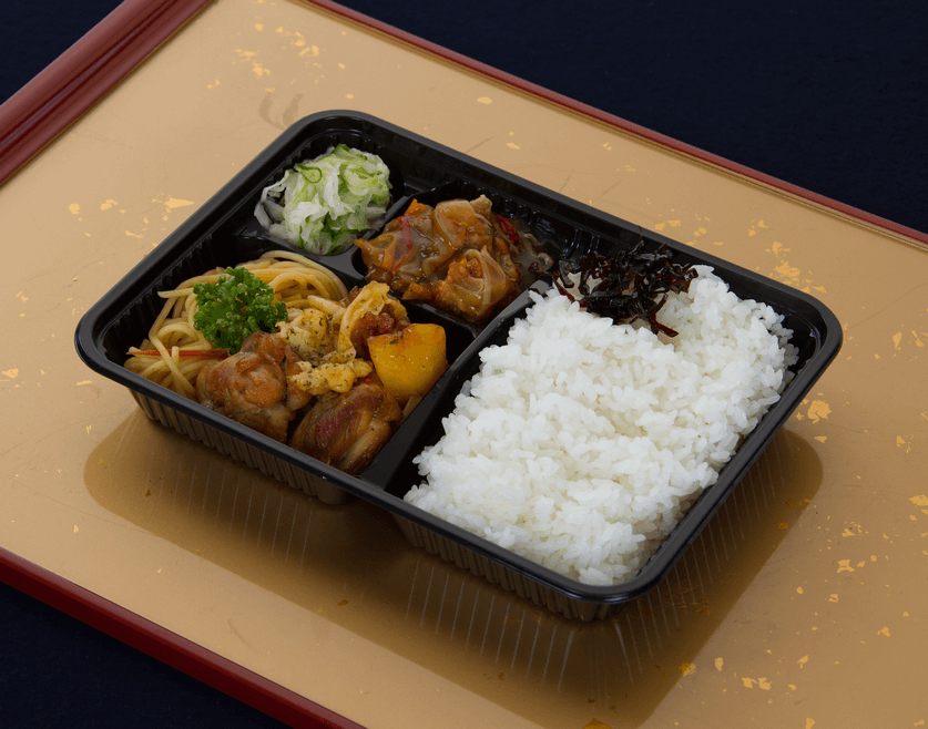 今日のお弁当はピリ辛チーズチキンをメインに揚げシュウマイの餡かけとキャベツとキュウリの酢の物です。😊 県の感染者数4人! あと少し!もう少し!💪 2021/09/21