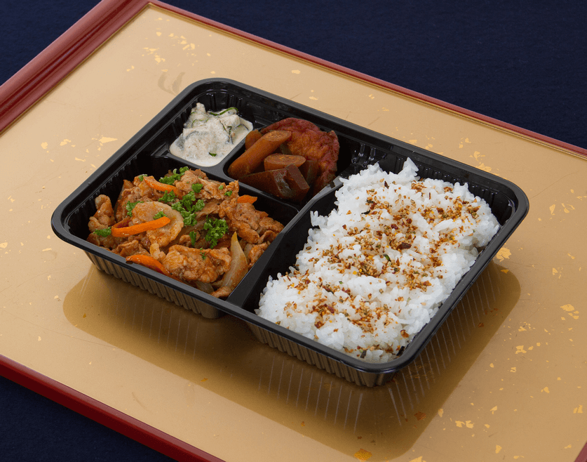 今日のお弁当はポークチャップ、煮味噌、キュウリとシーチキンのサラダです。😊 残り8日間! 頑張ります!💪 2021/09/22
